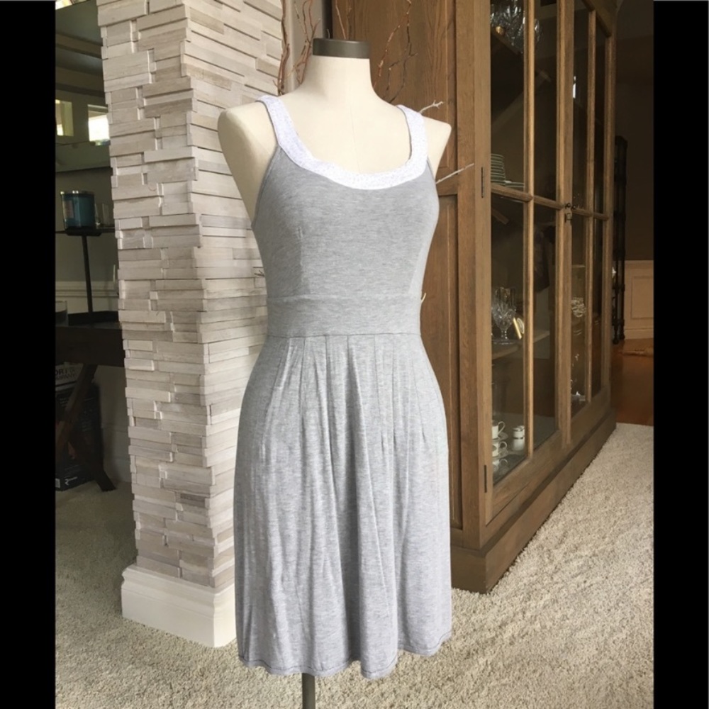 lsli heather gray and white dress. Small